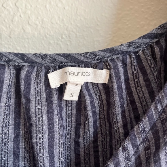 Button top with tie - Picture 3 of 5